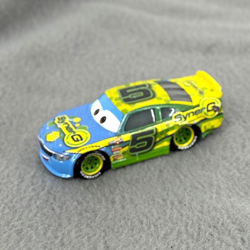 RARE Disney Pixar Cars 3 Piston Cup Racer SynerG #5 Diecast Car